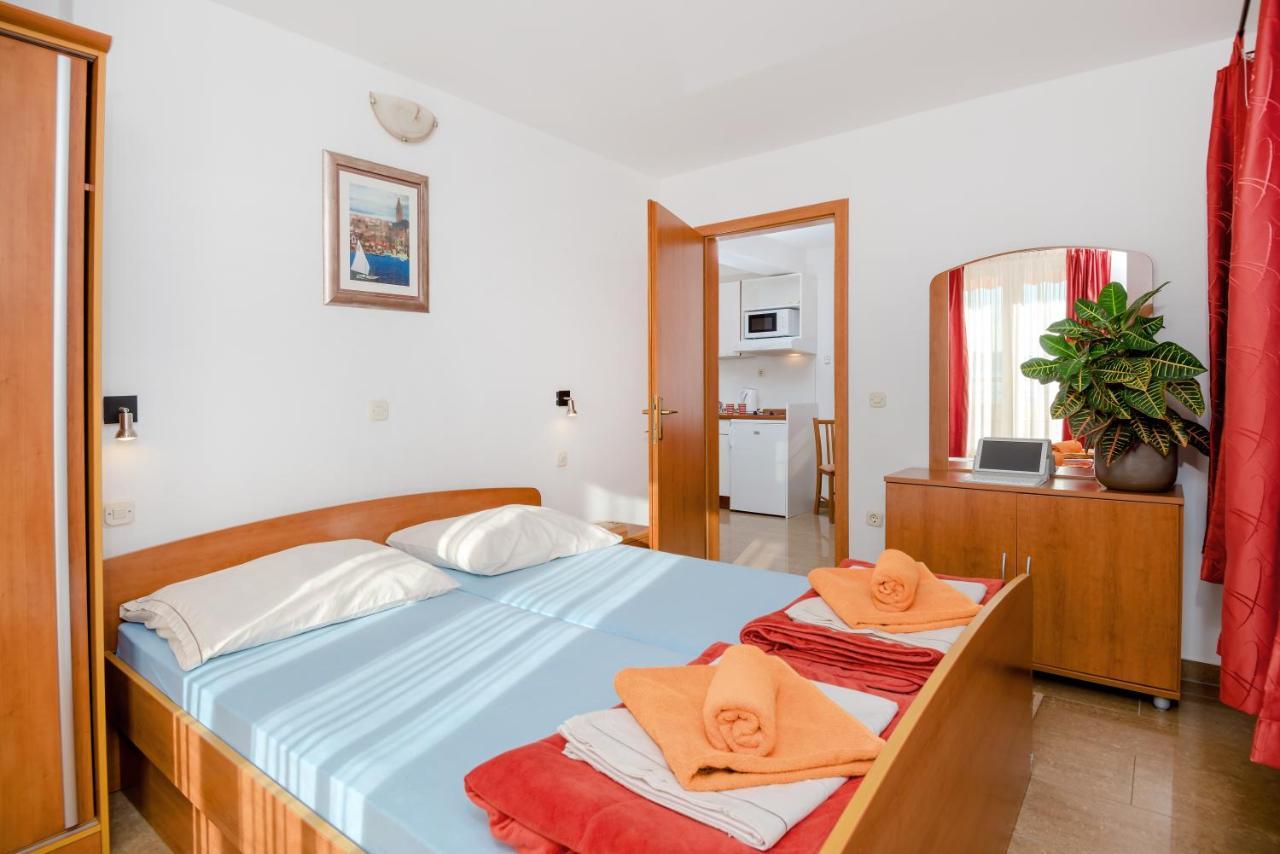 Apartments Vila Adrijana & Fitness Studio Wolf Bv Baška Voda Εξωτερικό φωτογραφία