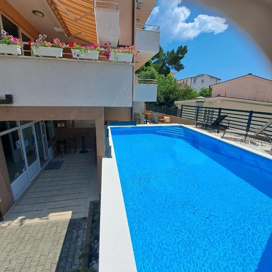 Apartments Vila Adrijana & Fitness Studio Wolf Bv Baška Voda Εξωτερικό φωτογραφία