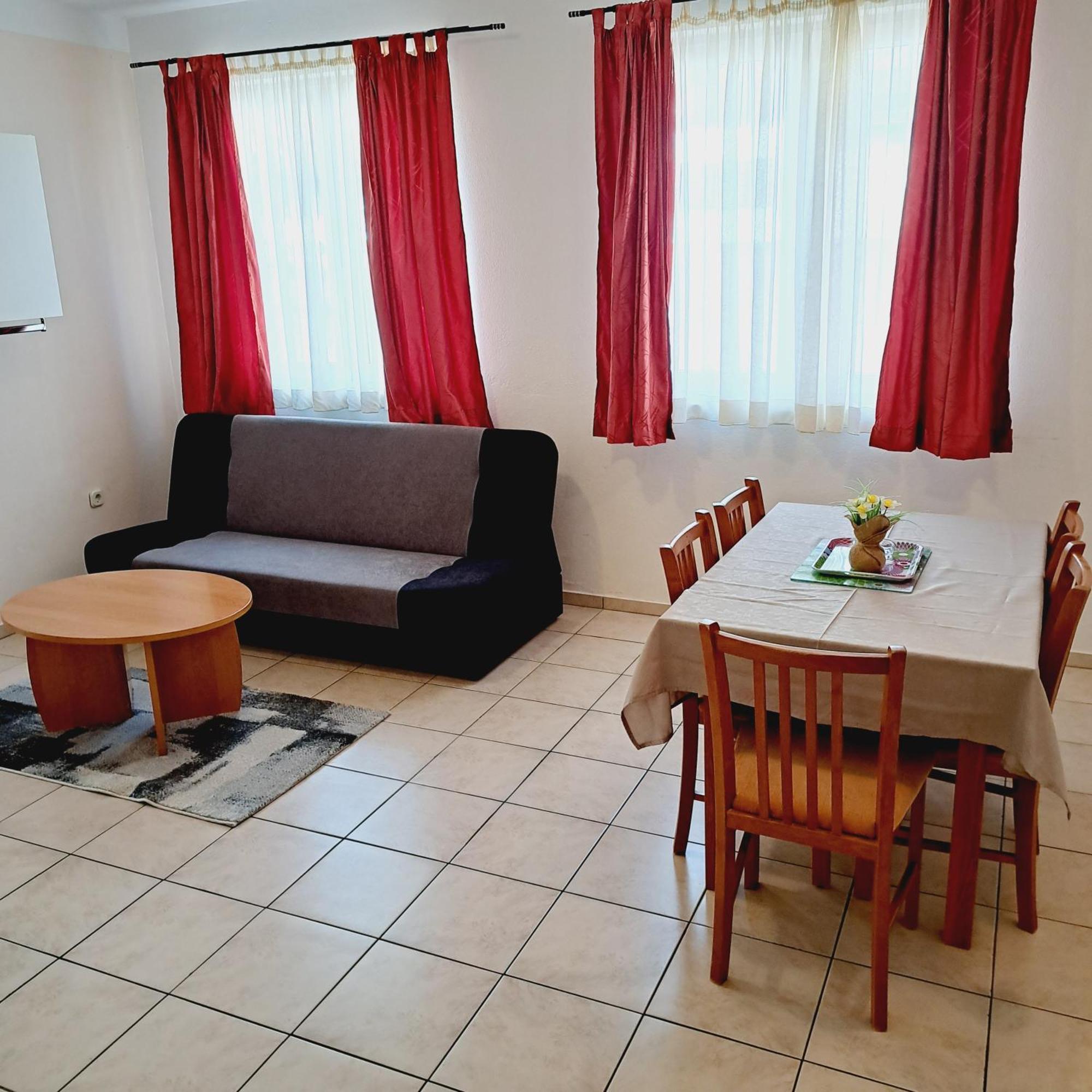 Apartments Vila Adrijana & Fitness Studio Wolf Bv Baška Voda Εξωτερικό φωτογραφία