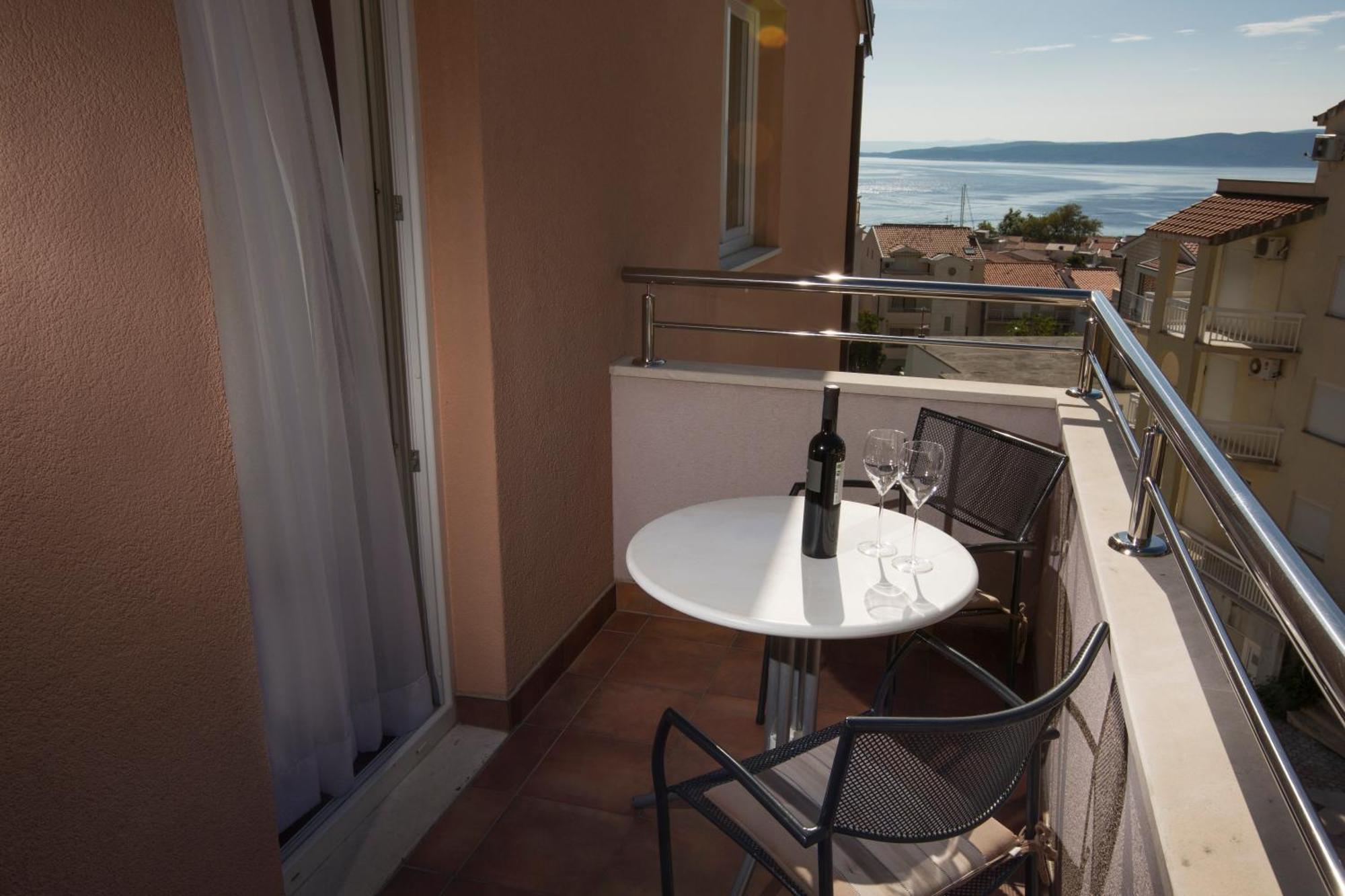 Apartments Vila Adrijana & Fitness Studio Wolf Bv Baška Voda Εξωτερικό φωτογραφία