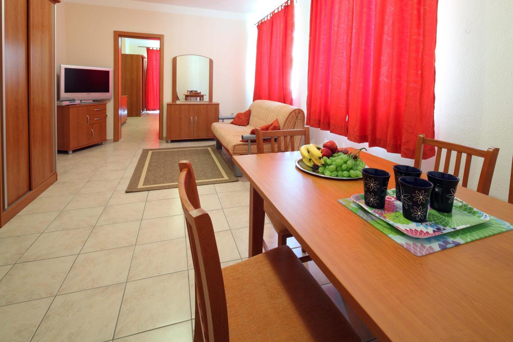 Apartments Vila Adrijana & Fitness Studio Wolf Bv Baška Voda Εξωτερικό φωτογραφία