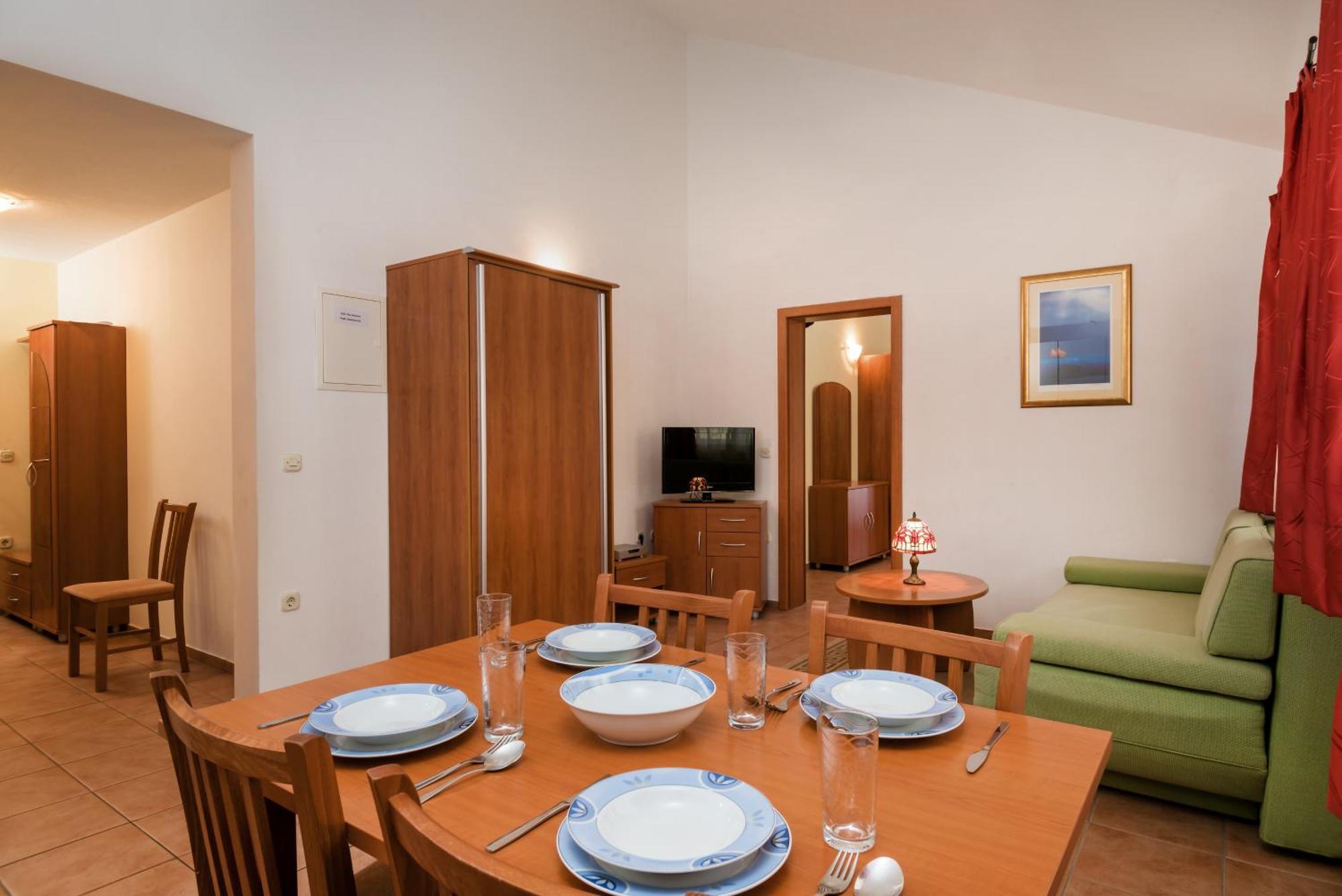 Apartments Vila Adrijana & Fitness Studio Wolf Bv Baška Voda Εξωτερικό φωτογραφία