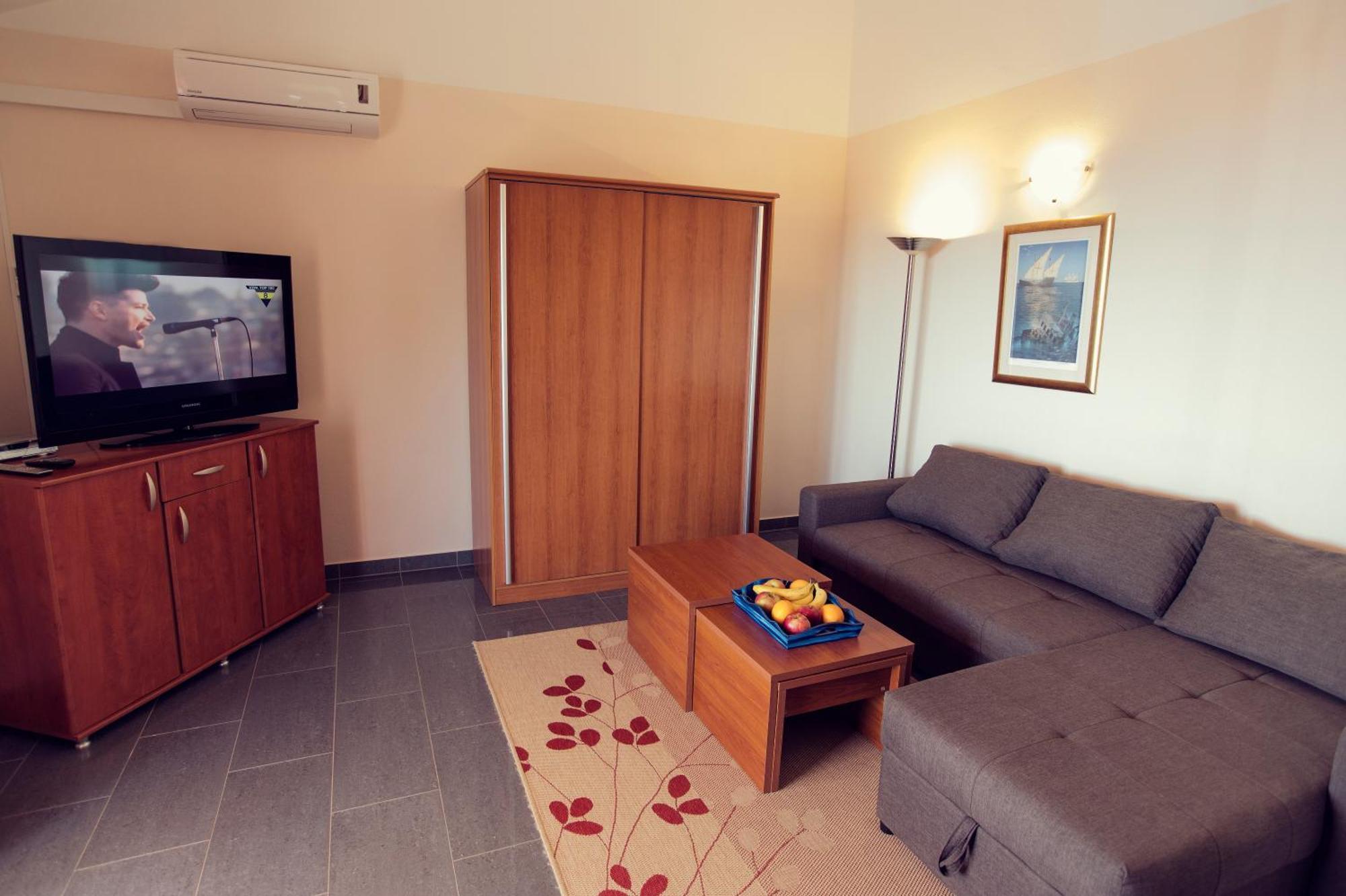 Apartments Vila Adrijana & Fitness Studio Wolf Bv Baška Voda Εξωτερικό φωτογραφία