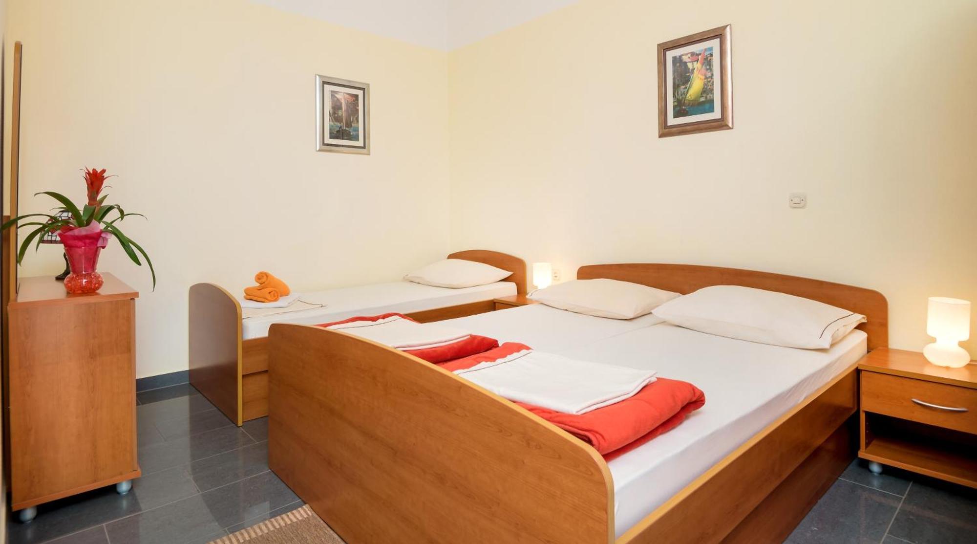Apartments Vila Adrijana & Fitness Studio Wolf Bv Baška Voda Εξωτερικό φωτογραφία