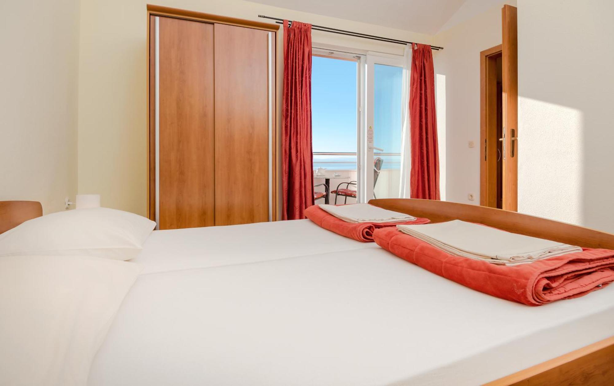 Apartments Vila Adrijana & Fitness Studio Wolf Bv Baška Voda Εξωτερικό φωτογραφία