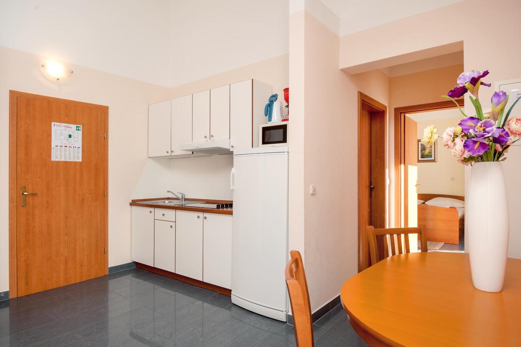 Apartments Vila Adrijana & Fitness Studio Wolf Bv Baška Voda Εξωτερικό φωτογραφία