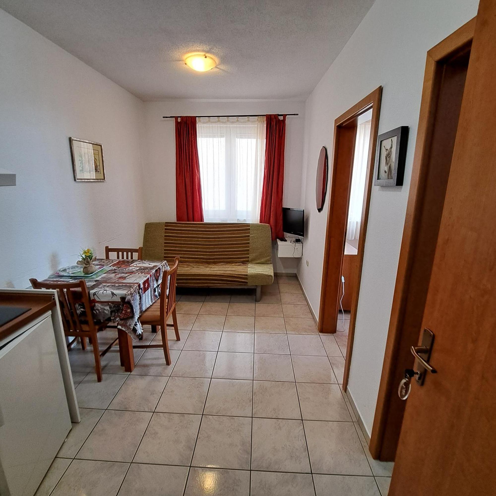 Apartments Vila Adrijana & Fitness Studio Wolf Bv Baška Voda Δωμάτιο φωτογραφία